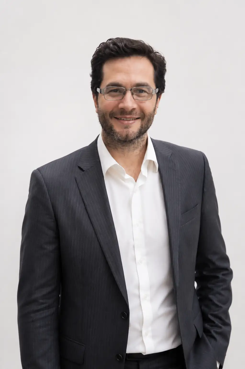 Dr. Elian Pregno